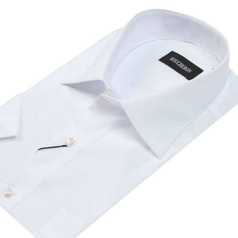 Рубашка белая однотонная с короткими рукавами неприталенная