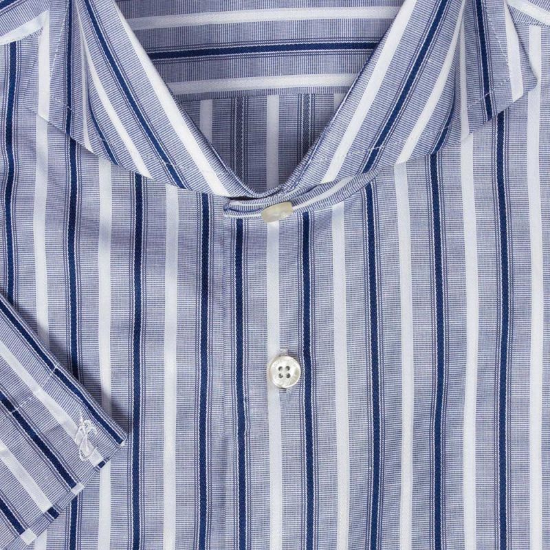 Рубашка сине-бело-голубая в полоску, с короткими рукавами, приталенная