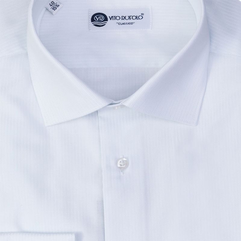 Рубашка белая однотонная с выделкой приталенная