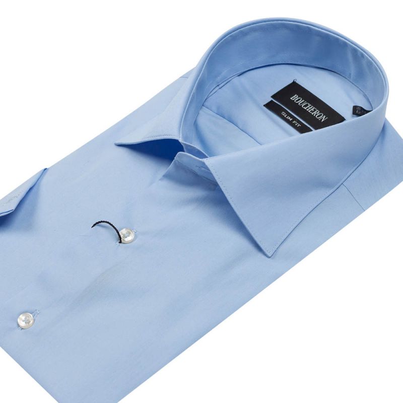 Рубашка светло-голубая с короткими рукавами приталенная